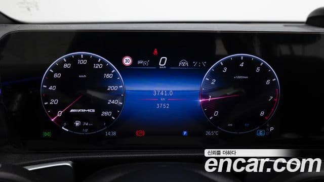 Mercedes-Benz GLB-Class 2025 — Фото 8/20