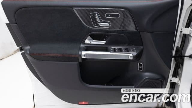Mercedes-Benz GLB-Class 2025 — Фото 15/20