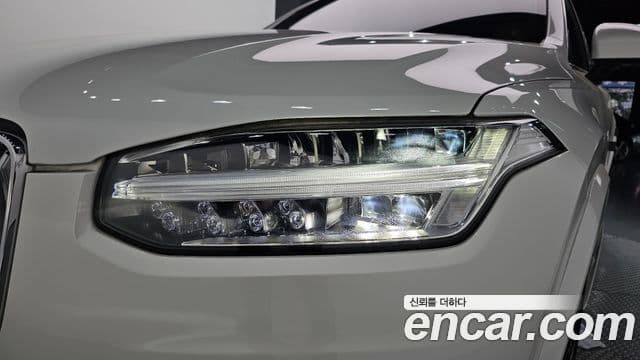 Volvo XC90 2024 — Photo 33/36