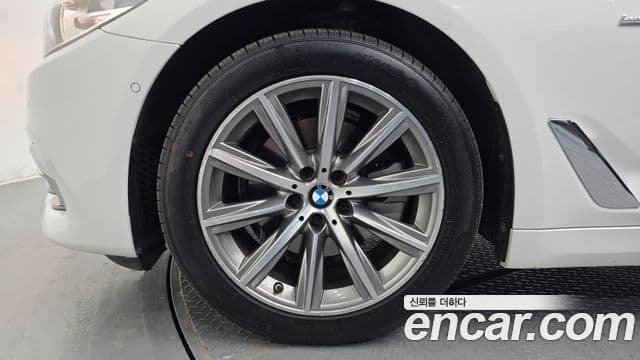 BMW 5 Series 2018 — Фото 4/20
