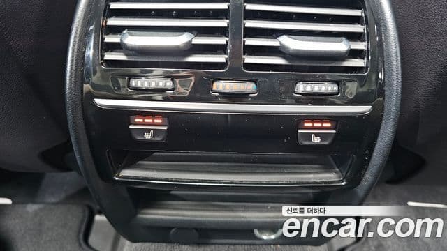 BMW 5 Series 2018 — ფოტო 18/34