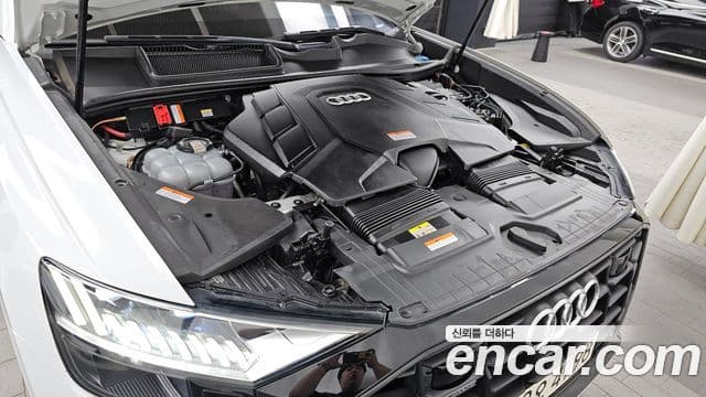 Audi Q7 2021 — ფოტო 6/20