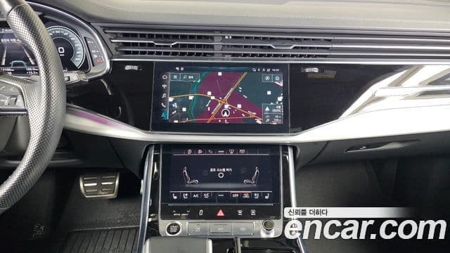 Audi Q7 2021 — ფოტო 14/20