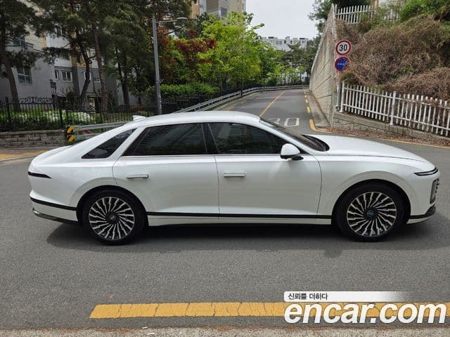 Hyundai Grandeur Hybrid 2024 — ფოტო 18/20