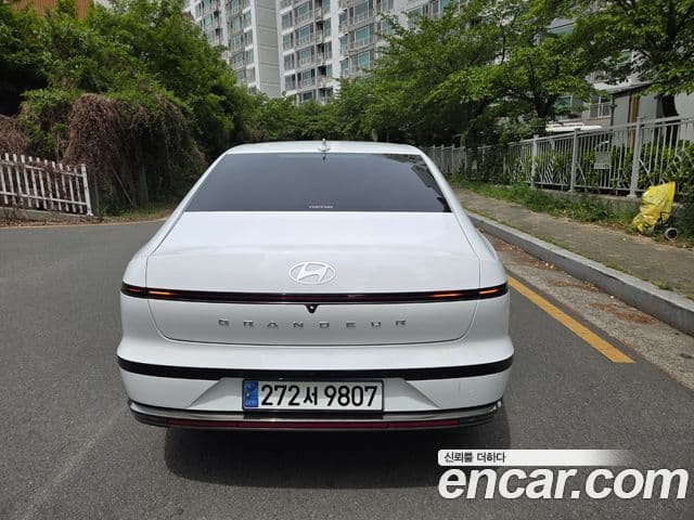 Hyundai Grandeur Hybrid 2024 — ფოტო 9/20