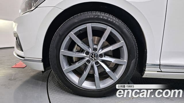 Volkswagen Passat GT 2022 — фото 5 из 20