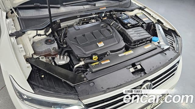 Volkswagen Passat GT 2022 — Şəkil 6/20