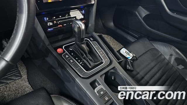 Volkswagen Passat GT 2022 — Şəkil 9/20