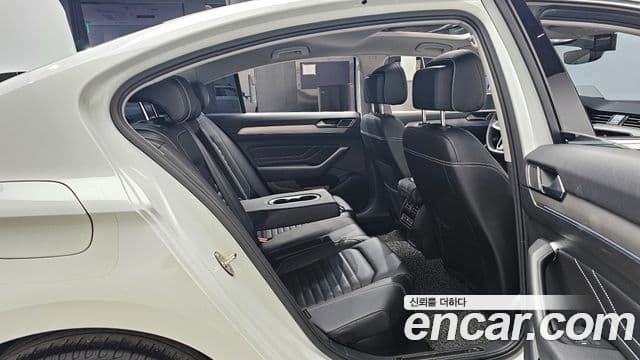Volkswagen Passat GT 2022 — Şəkil 11/20