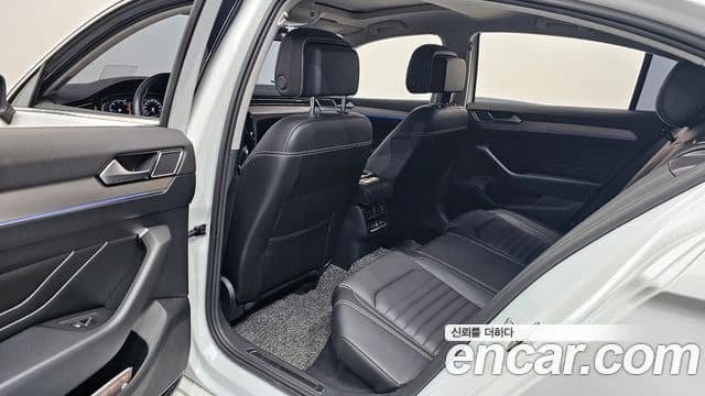Volkswagen Passat GT 2022 — Şəkil 12/20