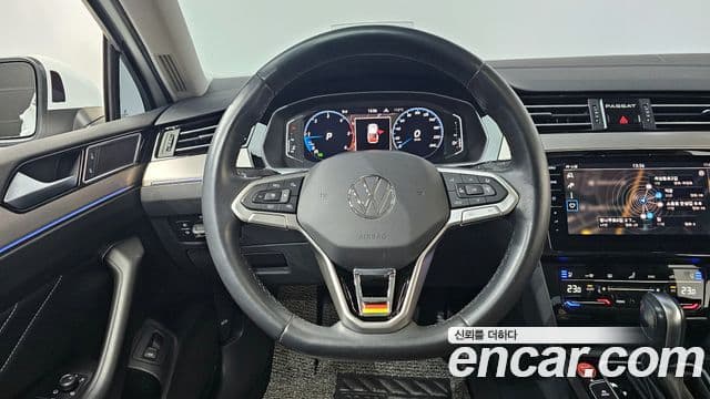 Volkswagen Passat GT 2022 — Şəkil 13/20