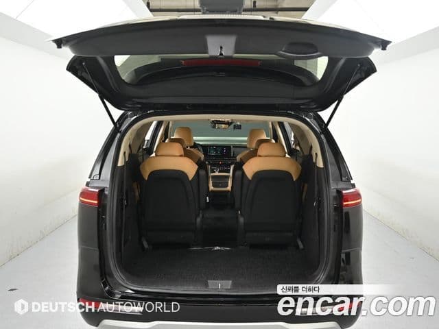 Kia Carnival 2022 — Şəkil 17/20