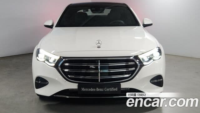 Mercedes-Benz E-Class 2025 — ფოტო 15/20