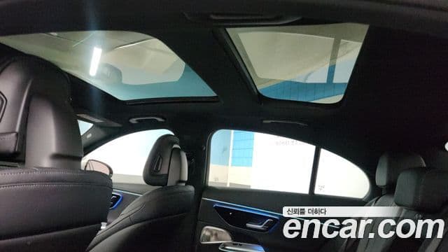 Mercedes-Benz E-Class 2025 — ფოტო 18/20