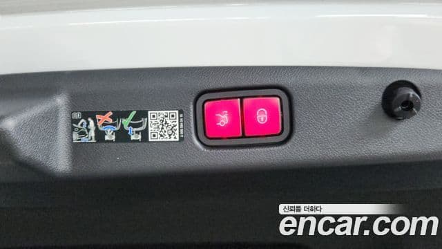 Mercedes-Benz E-Class 2025 — ფოტო 16/20