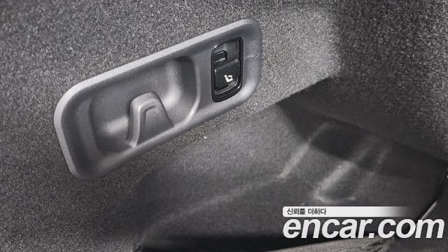 Mercedes-Benz E-Class 2025 — ფოტო 12/20