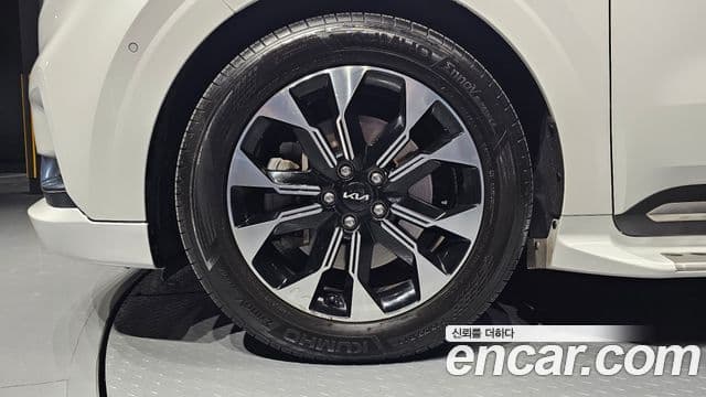 Kia Carnival 2022 — фото 5 из 20