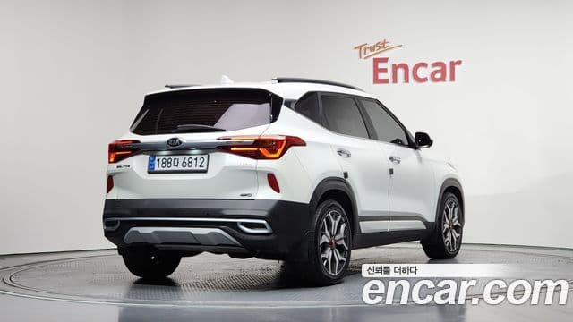 Kia Seltos 2021 — ფოტო 2/20
