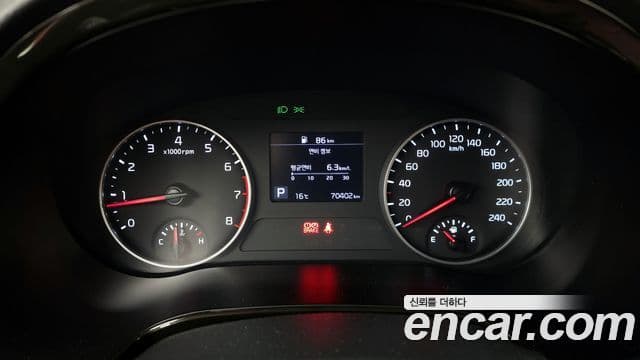Kia Seltos 2021 — ფოტო 8/20