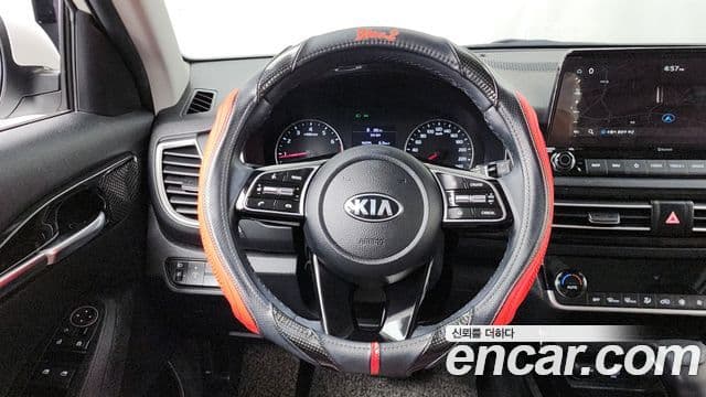 Kia Seltos 2021 — ფოტო 13/20
