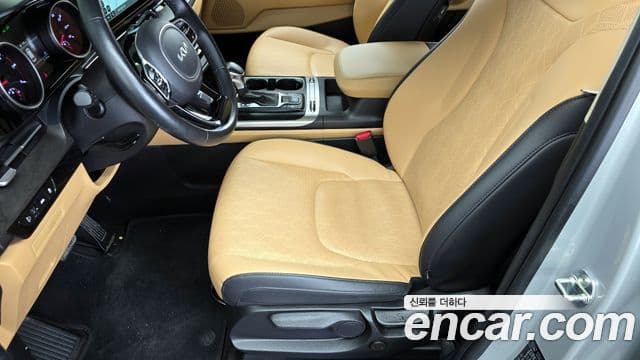 Kia Carnival 2022 — Фото 17/20