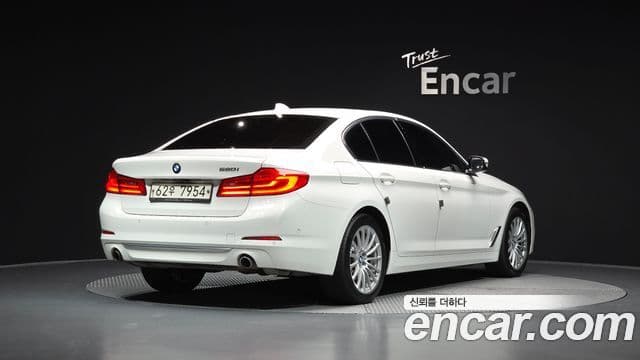 BMW 5 Series 2019 — ფოტო 2/20