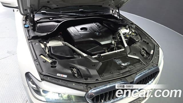 BMW 5 Series 2019 — фото 6 из 20