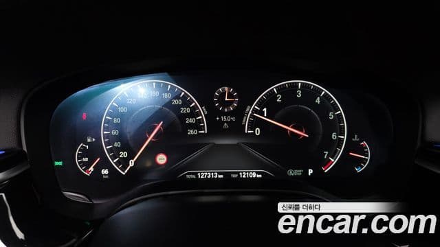 BMW 5 Series 2019 — ფოტო 8/20