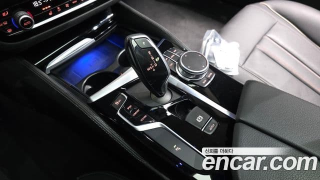 BMW 5 Series 2019 — ფოტო 9/20