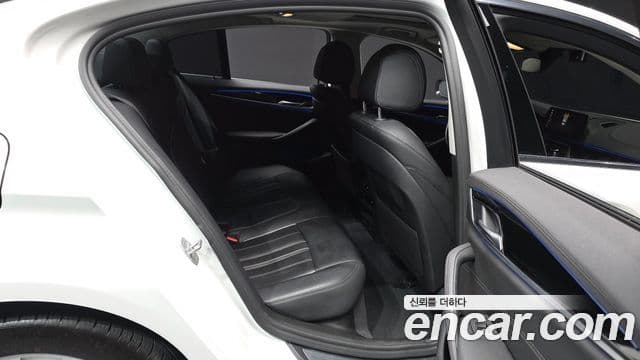BMW 5 Series 2019 — фото 12 из 20