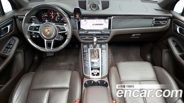 Porsche Macan 2021 — Photo 21/30