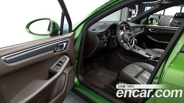 Porsche Macan 2021 — Photo 19/30