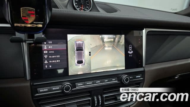 Porsche Macan 2021 — Photo 20/30
