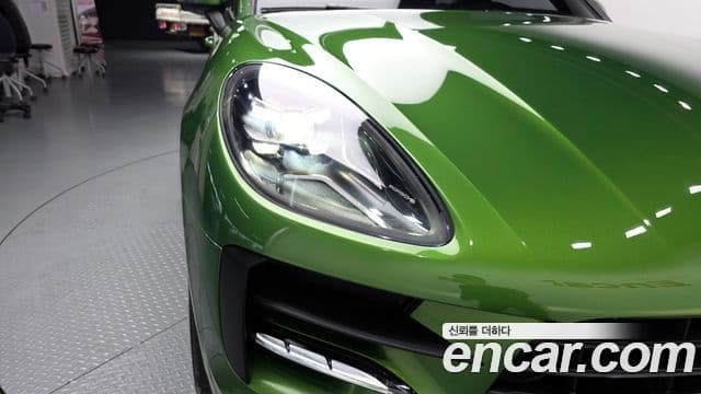 Porsche Macan 2021 — Photo 26/30