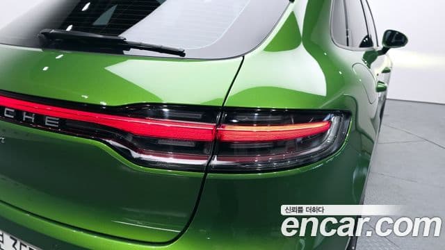 Porsche Macan 2021 — Photo 11/30