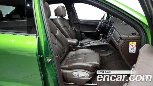 Porsche Macan 2021 — Photo 17/30
