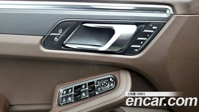 Porsche Macan 2021 — Photo 28/30