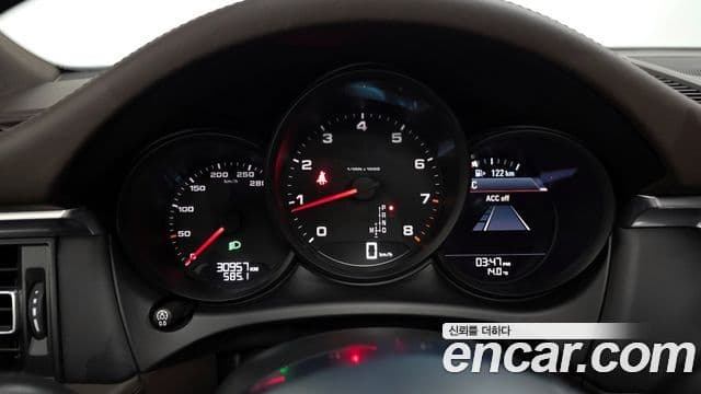 Porsche Macan 2021 — Photo 6/30