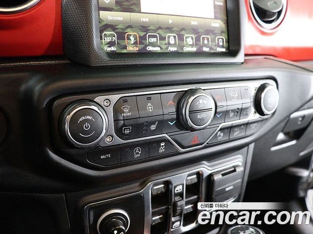 Jeep Wrangler 2019 — ფოტო 10/20