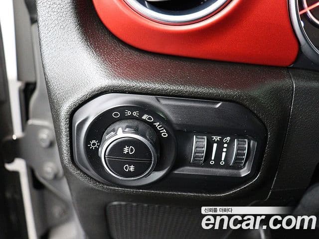Jeep Wrangler 2019 — ფოტო 12/20