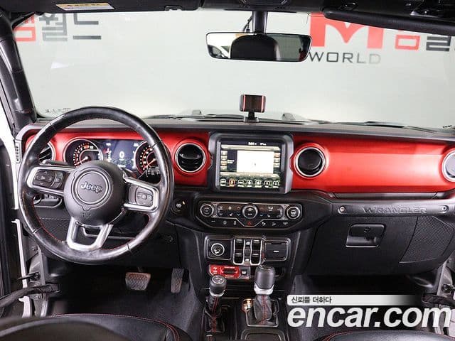 Jeep Wrangler 2019 — ფოტო 14/20