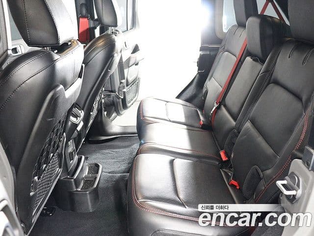 Jeep Wrangler 2019 — ფოტო 16/20
