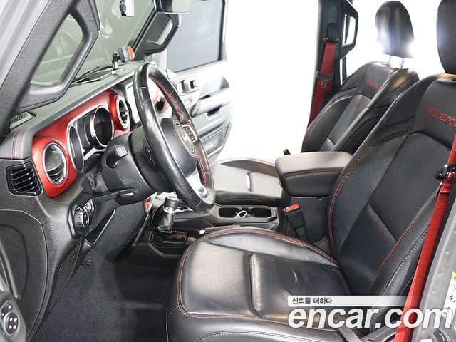 Jeep Wrangler 2019 — ფოტო 17/20