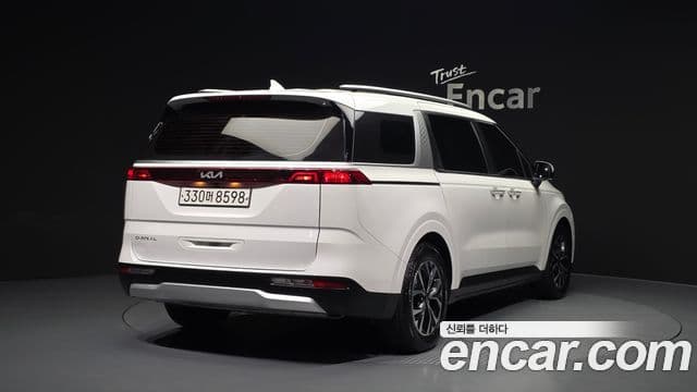 Kia Carnival 2023 — Фото 2/20