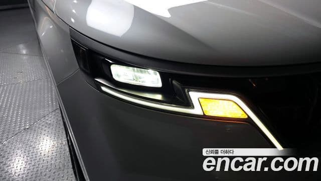 Kia Carnival 2023 — Şəkil 13/31