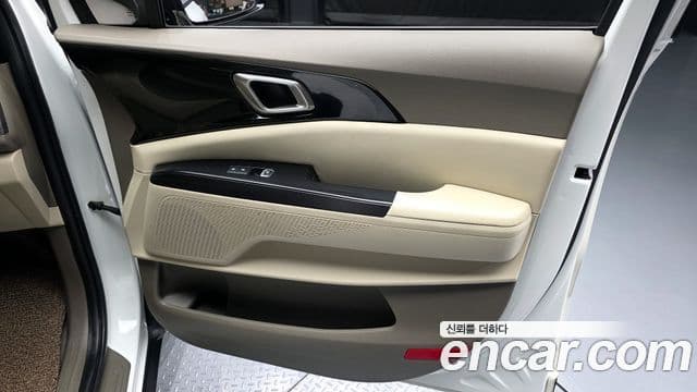 Kia Carnival 2023 — Şəkil 19/31