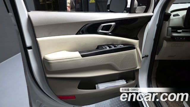 Kia Carnival 2023 — Şəkil 18/31