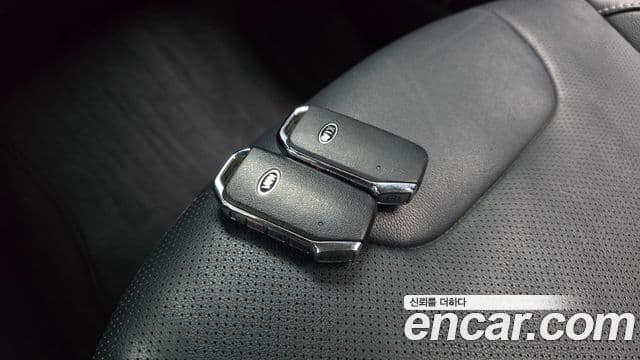 Kia Niro 2019 — Фото 18/20
