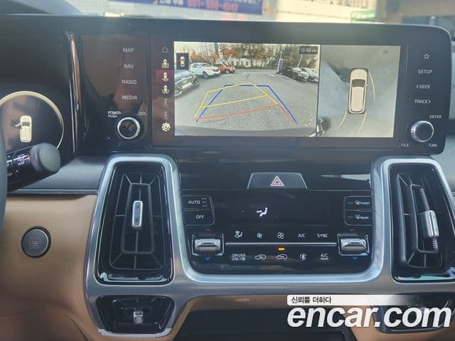 Kia Sorento 2023 — ფოტო 8/20
