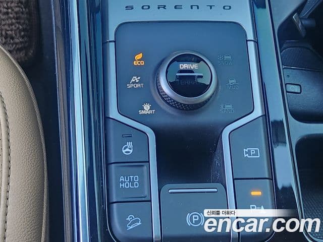 Kia Sorento 2023 — ფოტო 15/20
